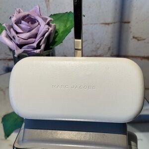 Marc Jacobs White Eyeglass Case EUC